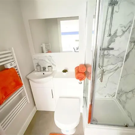 Fantastic En-suite In Bradford With Shared Kitchen Access Apartment *