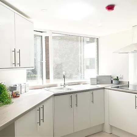 Apartment Fantastic En-suite In Bradford With Shared Kitchen Access *